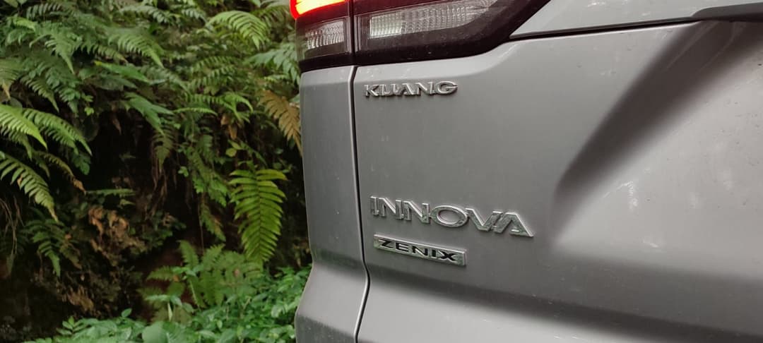 /uploads/Innova_Zenix_Rear_2_380335449e.jpeg