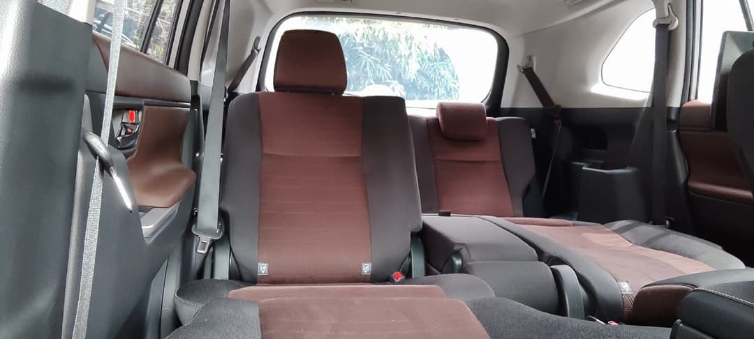 /uploads/Innova_Zenix_folded_seats_2_b35b46df9c.jpeg
